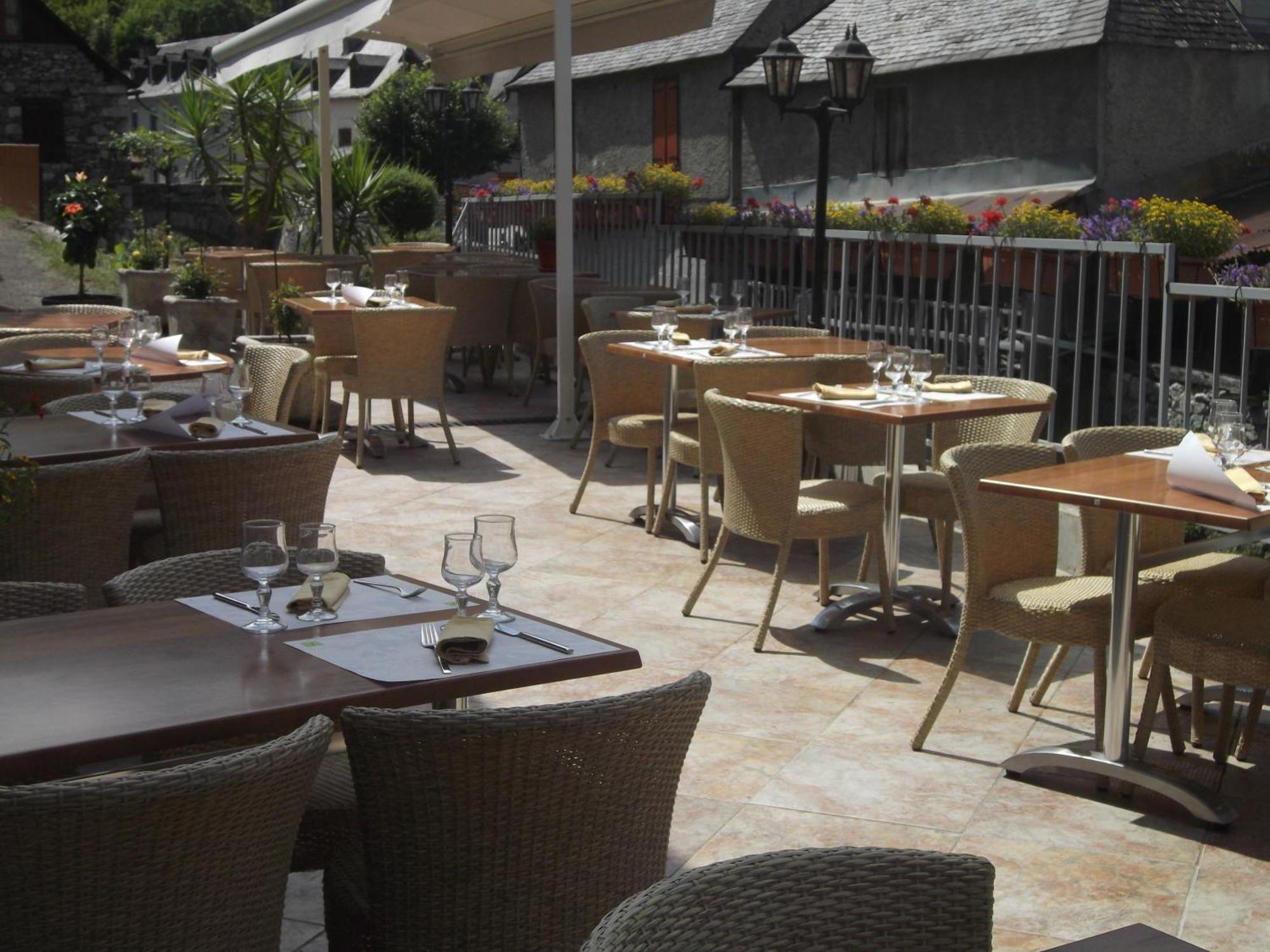 Hotel Logis Auberge De L'Isard Сен-Лари Экстерьер фото